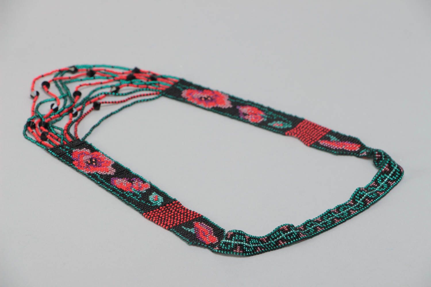 Collar de abalorios guerdán negro con ornamento floral bonito largo artesanal foto 4