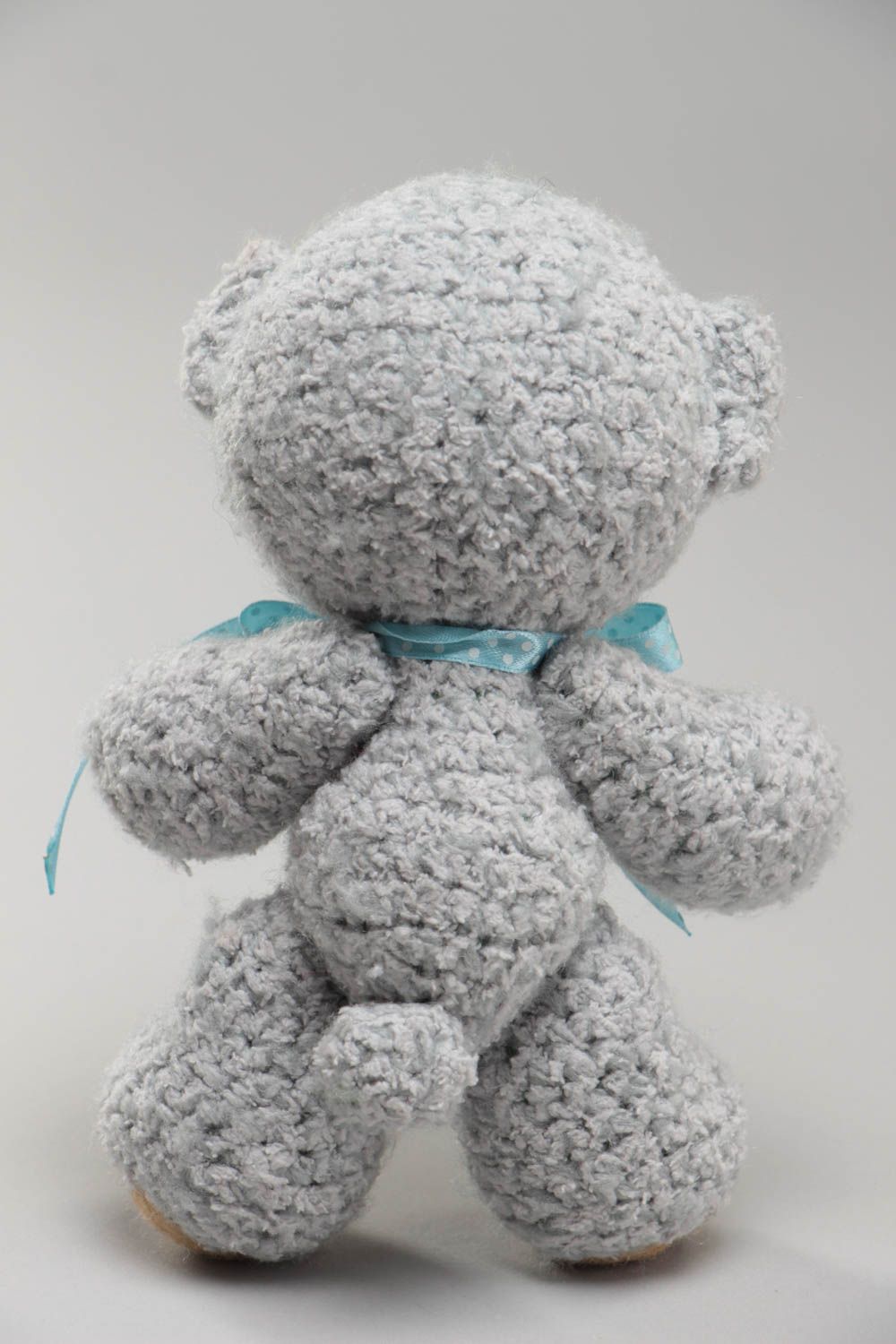 Joli jouet mou tricoté ours bleu fait main en laine et fils texturés sympa photo 4