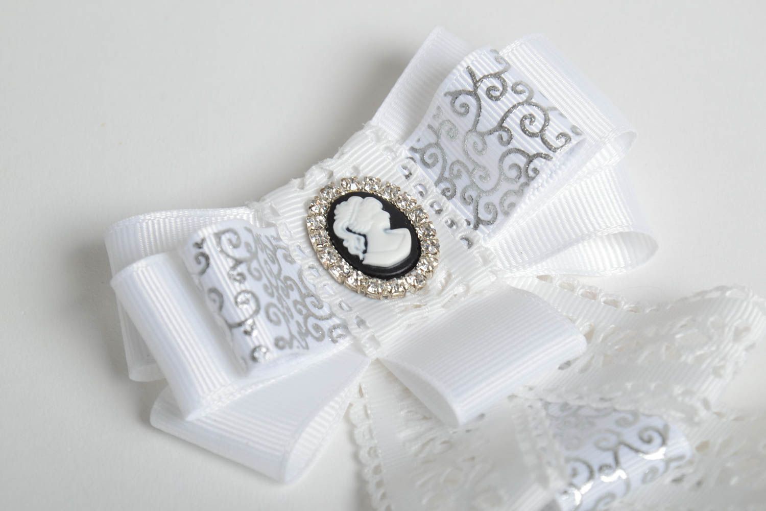 Broche en tissu blanche Bijou mode fait main Accessoire femme design original photo 5