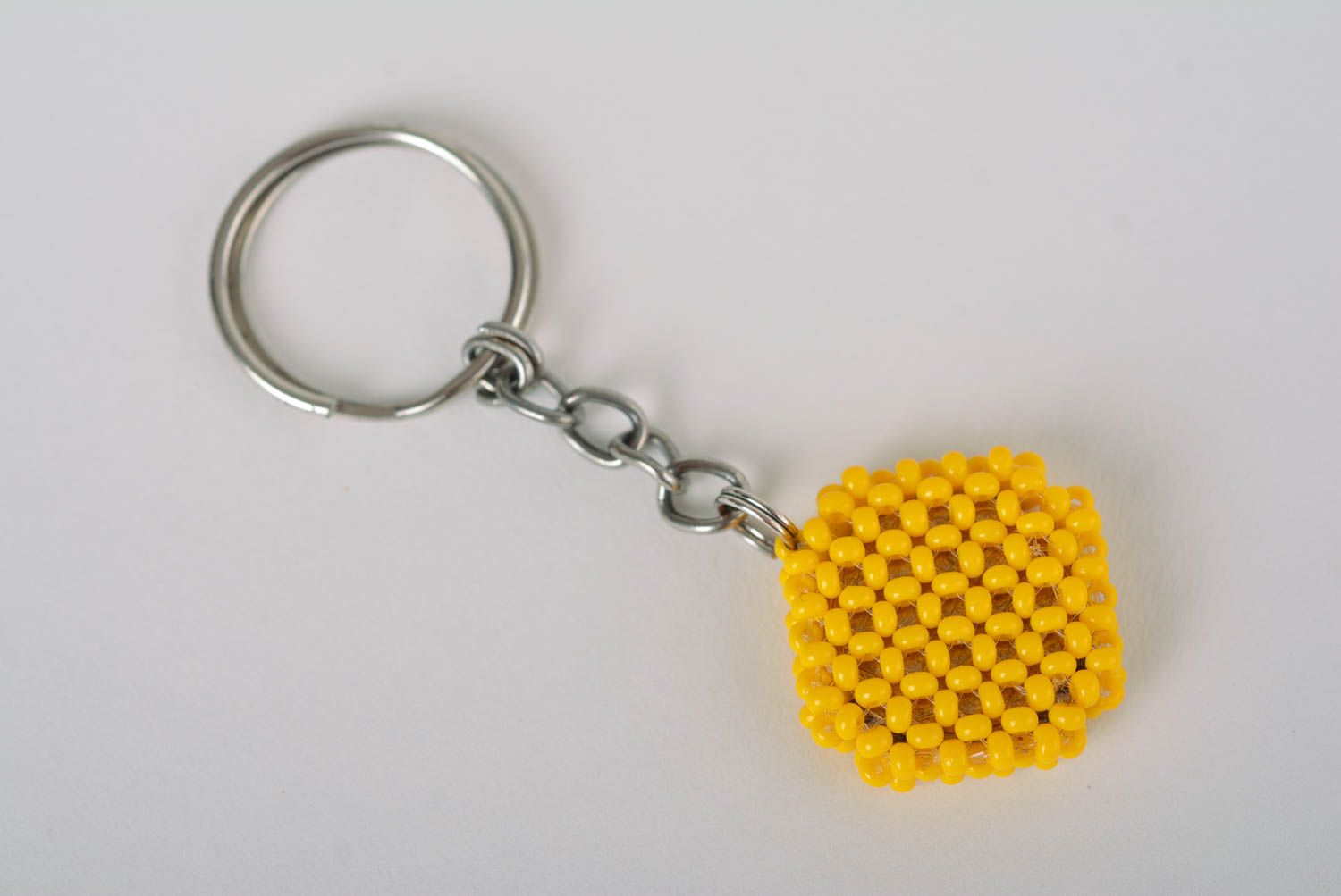 Брелок из бисера брелок ручной работы брелок для ключей в виде желтого смайла фото 4
