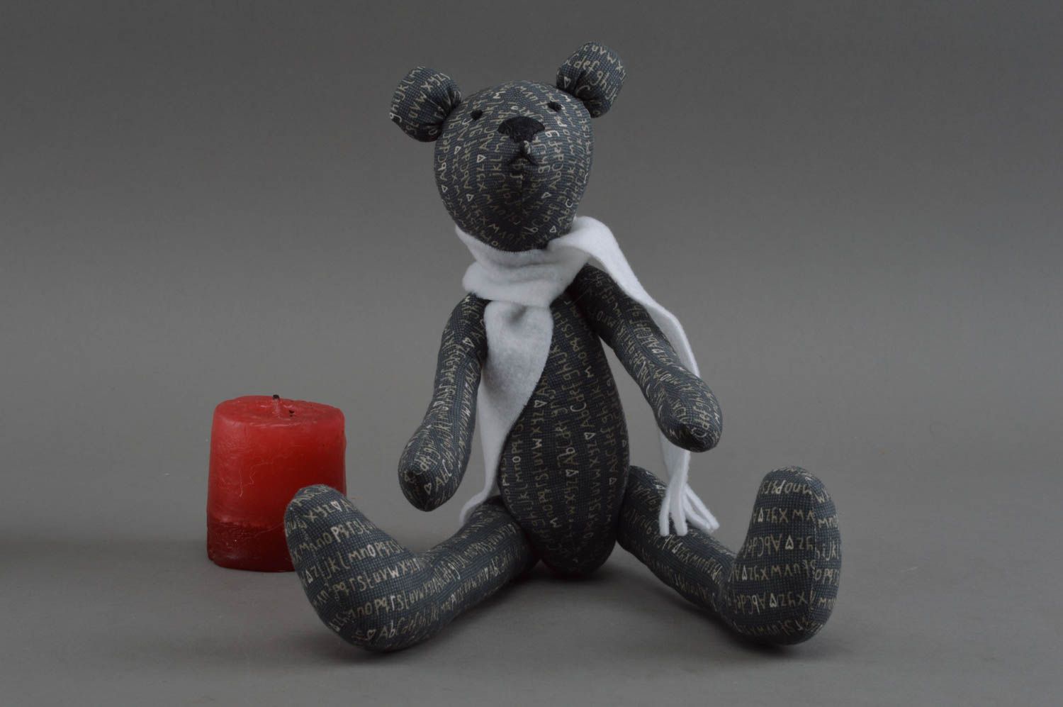 Тканевая мягкая игрушка ручной работы мишка с шарфом для детей и интерьера фото 1