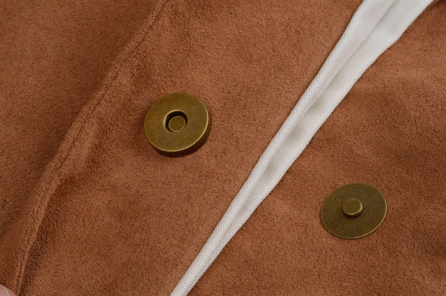 Braune handgemachte Tasche aus Stoff aus künstlichem Wildleder für Damen foto 5