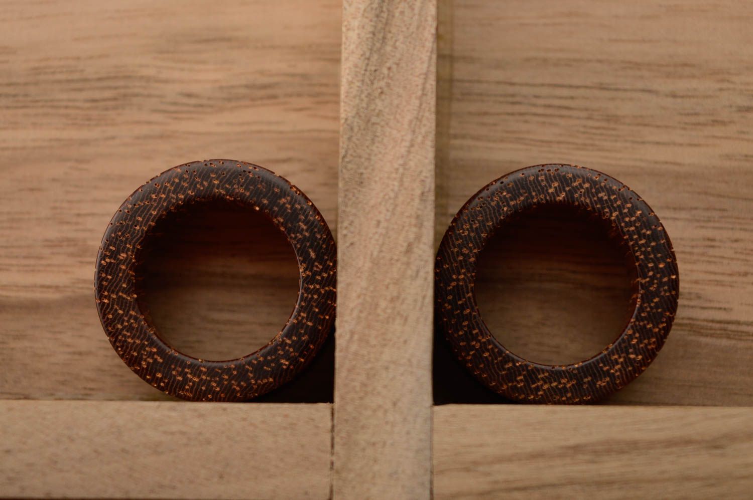 Piercings tunnels faits main originaux en bois d'azobé accessoires de mode  photo 1