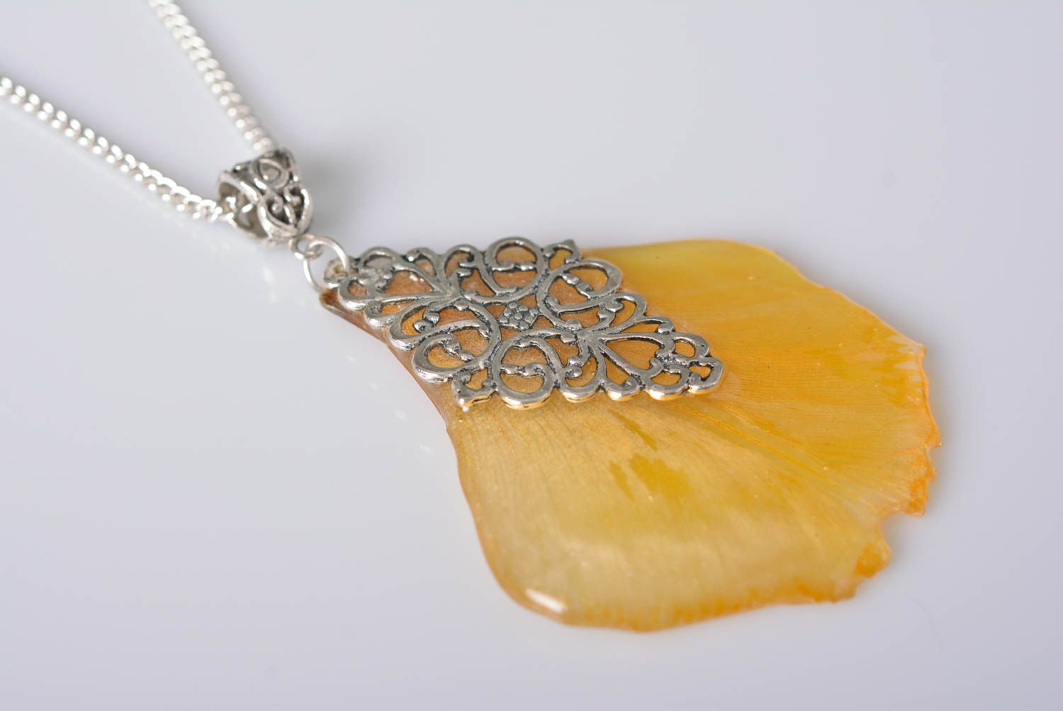 Handmade botanic pendant with flowers epoxy resin pendant epoxy resin jewelry photo 3