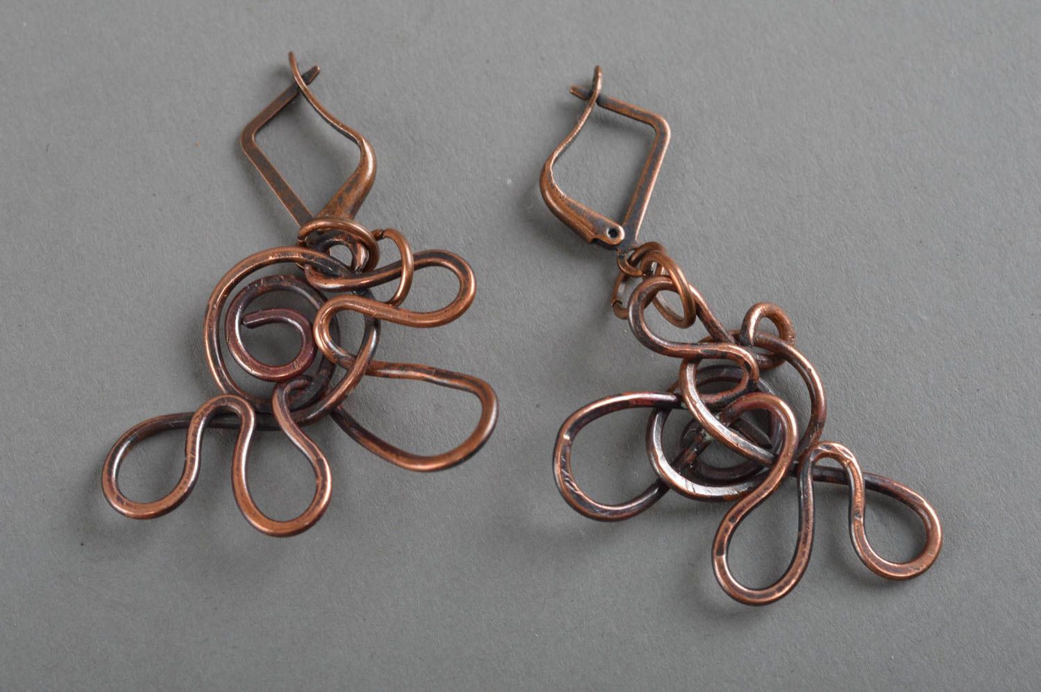 Handmade Ohrringe aus Kupfer mit Anhängern geschmiedet schön elegant lang  foto 3