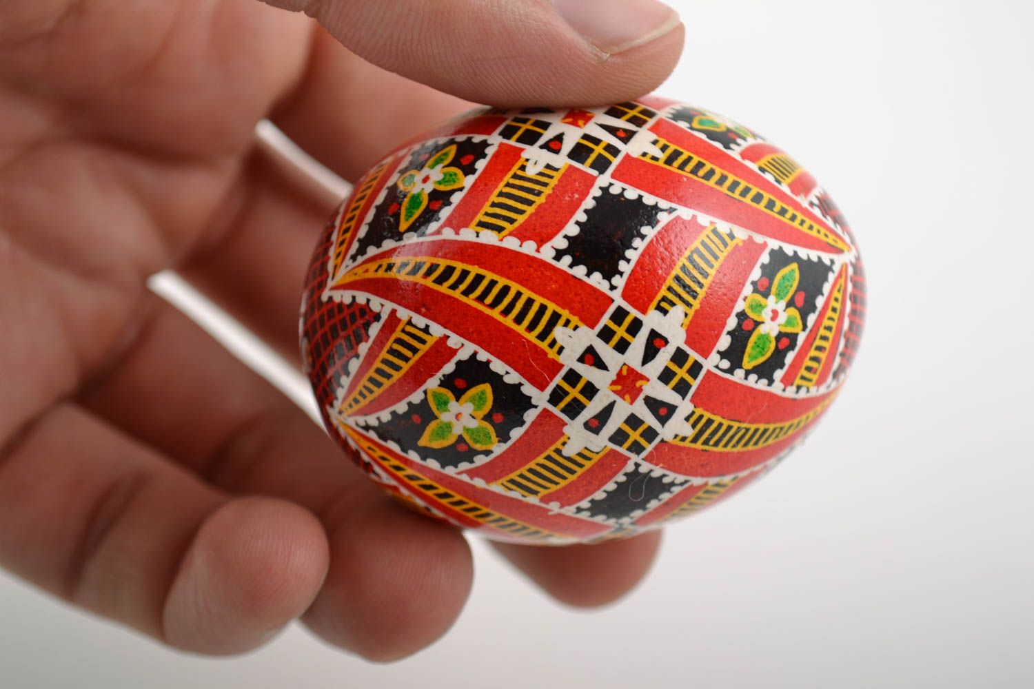 Huevo de Pascua de gallina pintado con arcílicos artesanal  foto 2