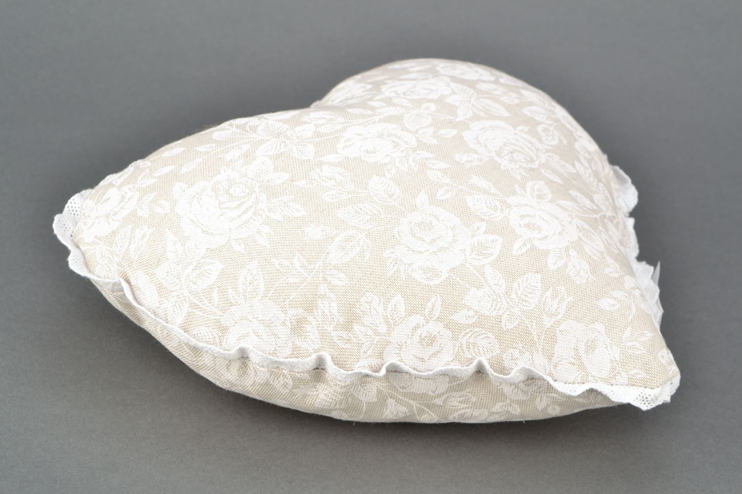 Heart-shaped decorative pillow made of fabric and lace White Rose photo 3