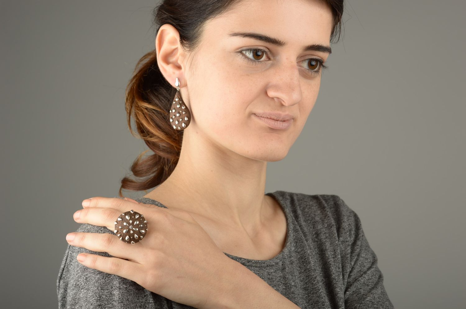 Украшения ручной работы модные серьги женское кольцо из дерева и металла Капли фото 5
