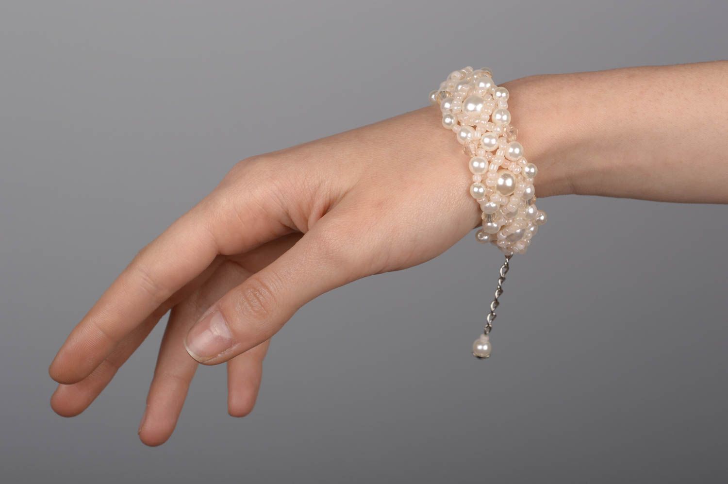 Bracelet blanc Bijou fait main perles de rocaille et fausses perles Cadeau femme photo 5