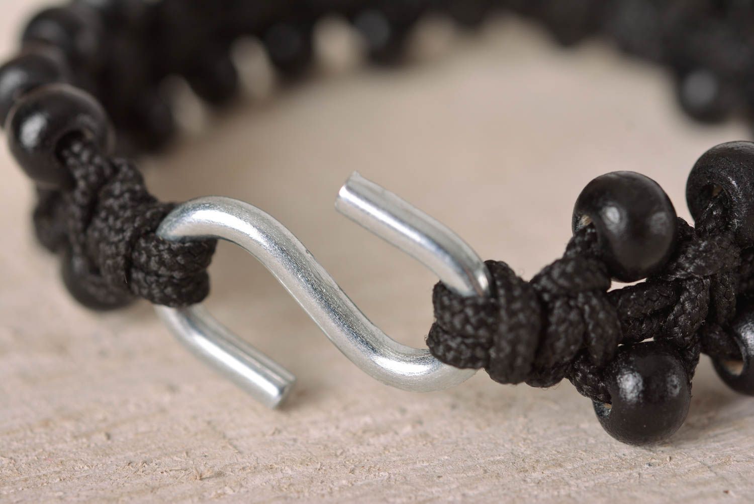 Bracelet noir tressé Bijou fait main macramé design Cadeau pour femme homme photo 2