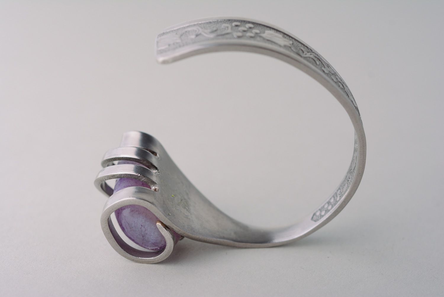 Bracelet en acier inoxydable et pierre naturelle violette fait main pour femme photo 5