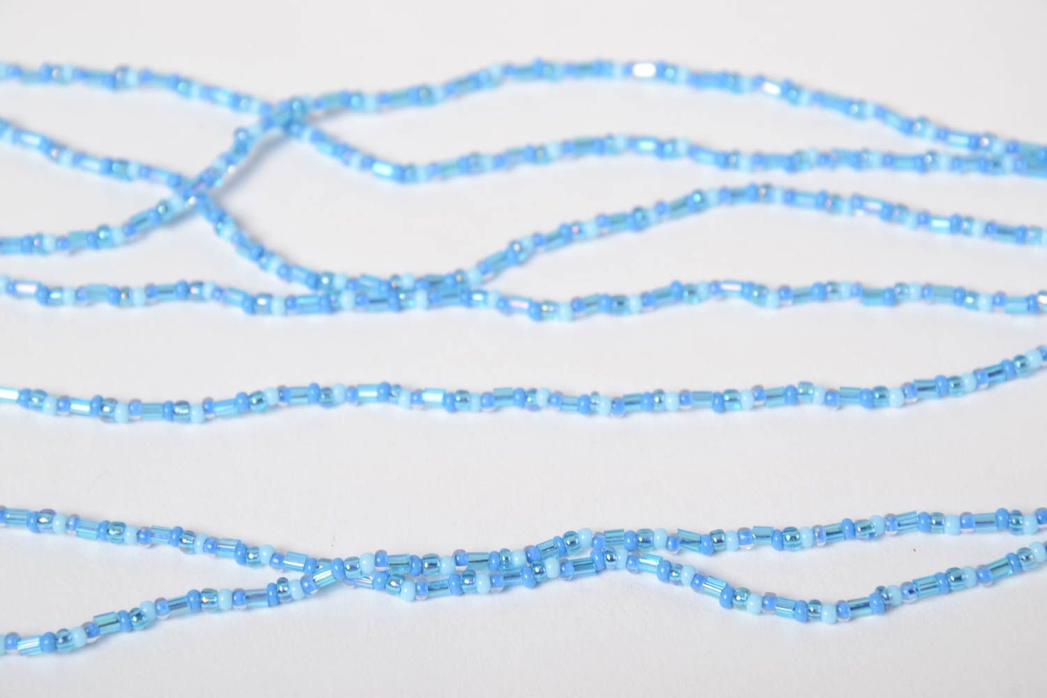 Ожерелье из бисера и стекляруса ручной работы многорядное красивое голубое фото 4