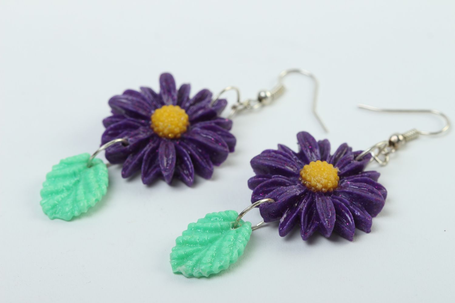 Boucles d'oreilles pendantes Bijou fait main fleurs violettes Cadeau femme photo 3