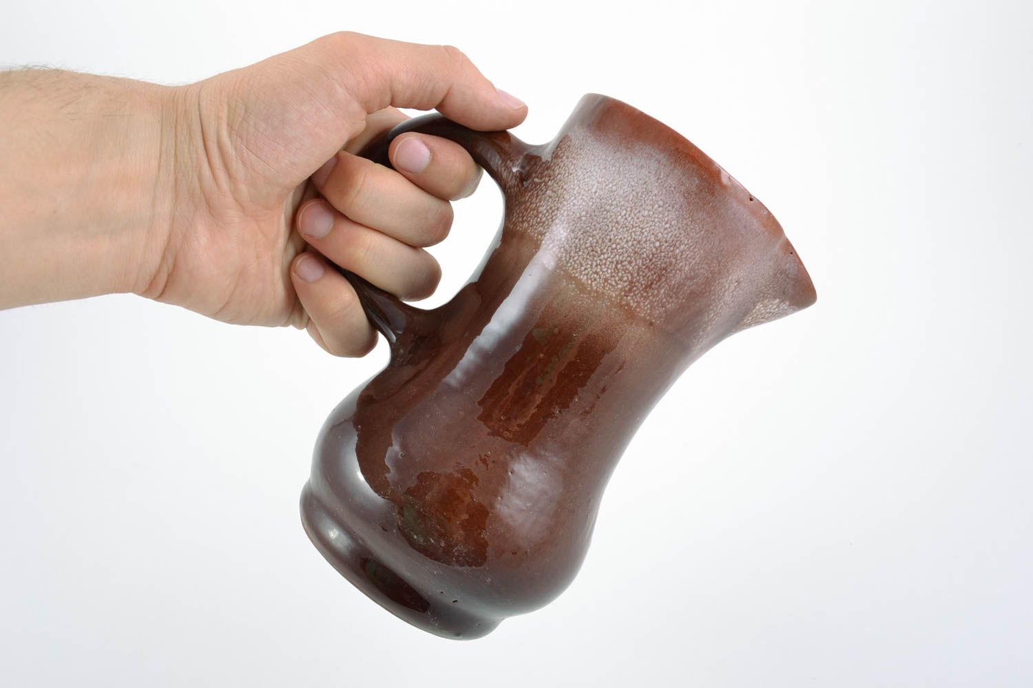 Handgemachter brauner schöner origineller Keramik Krug mit Henkel 1 l für Dekor foto 5