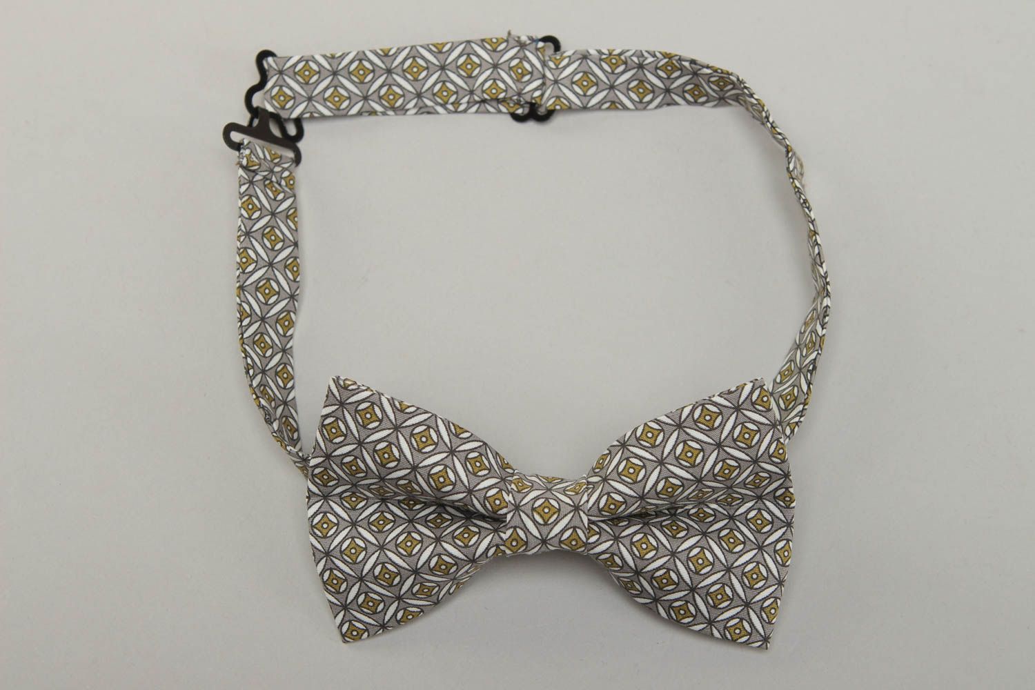 Textile bow tie with print photo 1