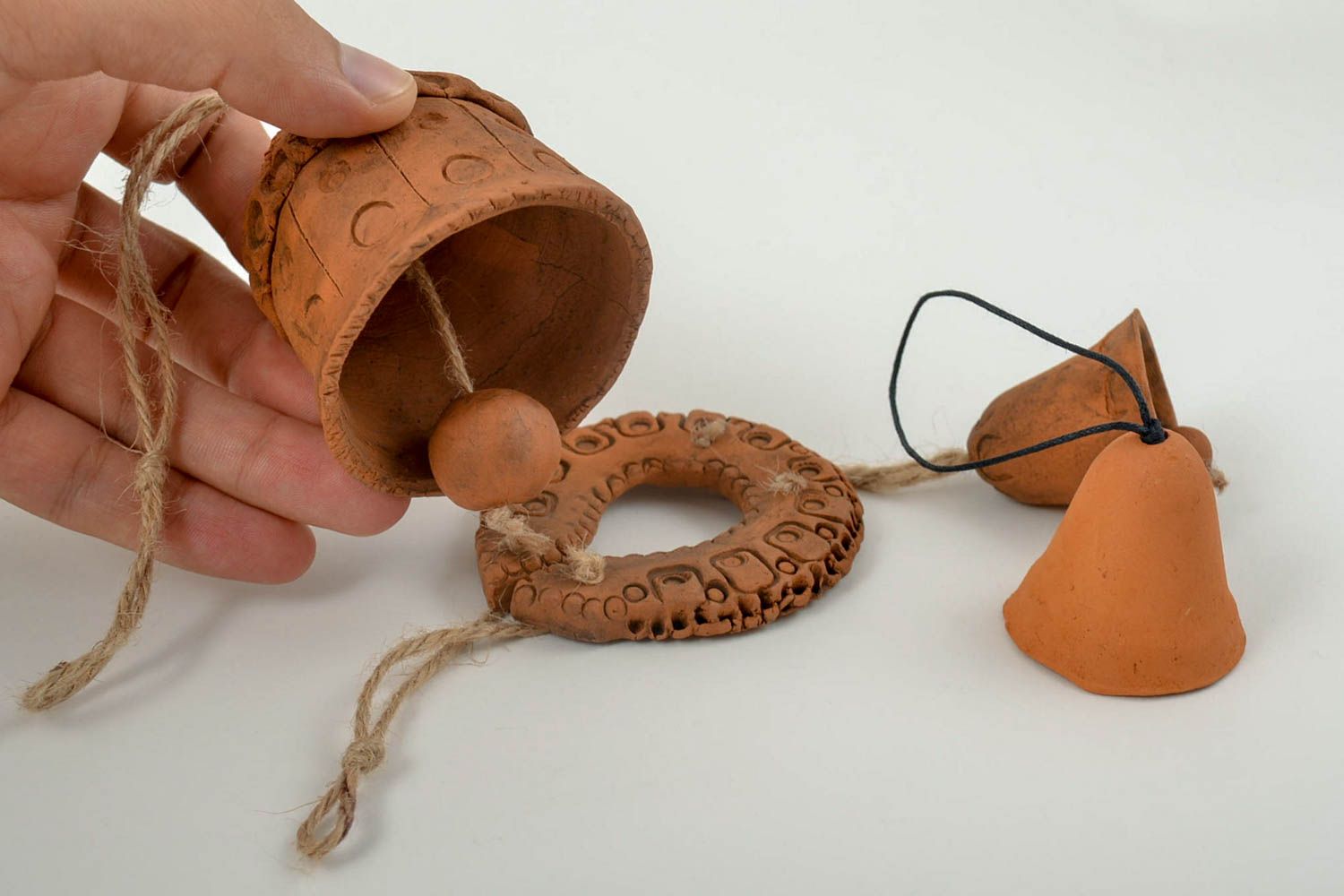Campanelle decorative fatte a mano in ceramica souvenir in terracotta originale foto 5