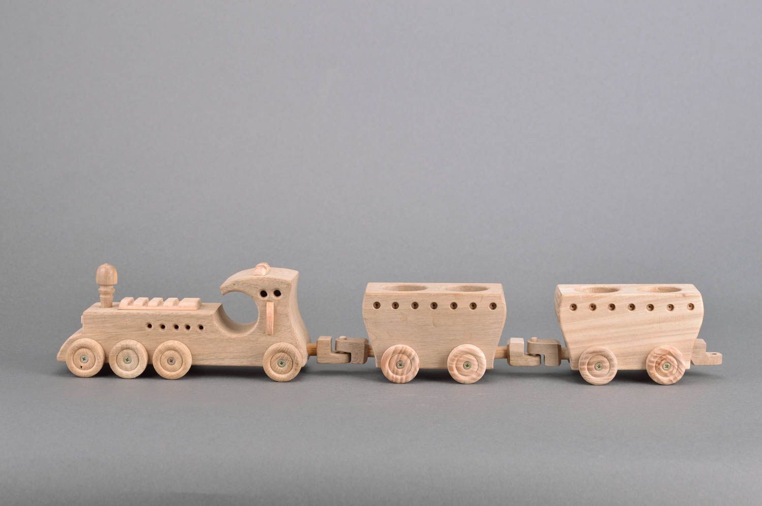 Деревянный поезд игрушечный ручной работы экологически чистый для мальчиков фото 2