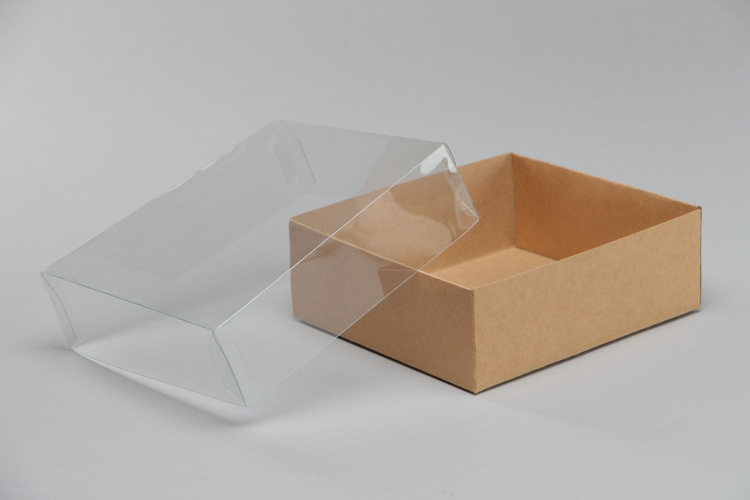 Коробка декоративная из крафт картона и ПВХ ручной работы прямоугольная фото 4