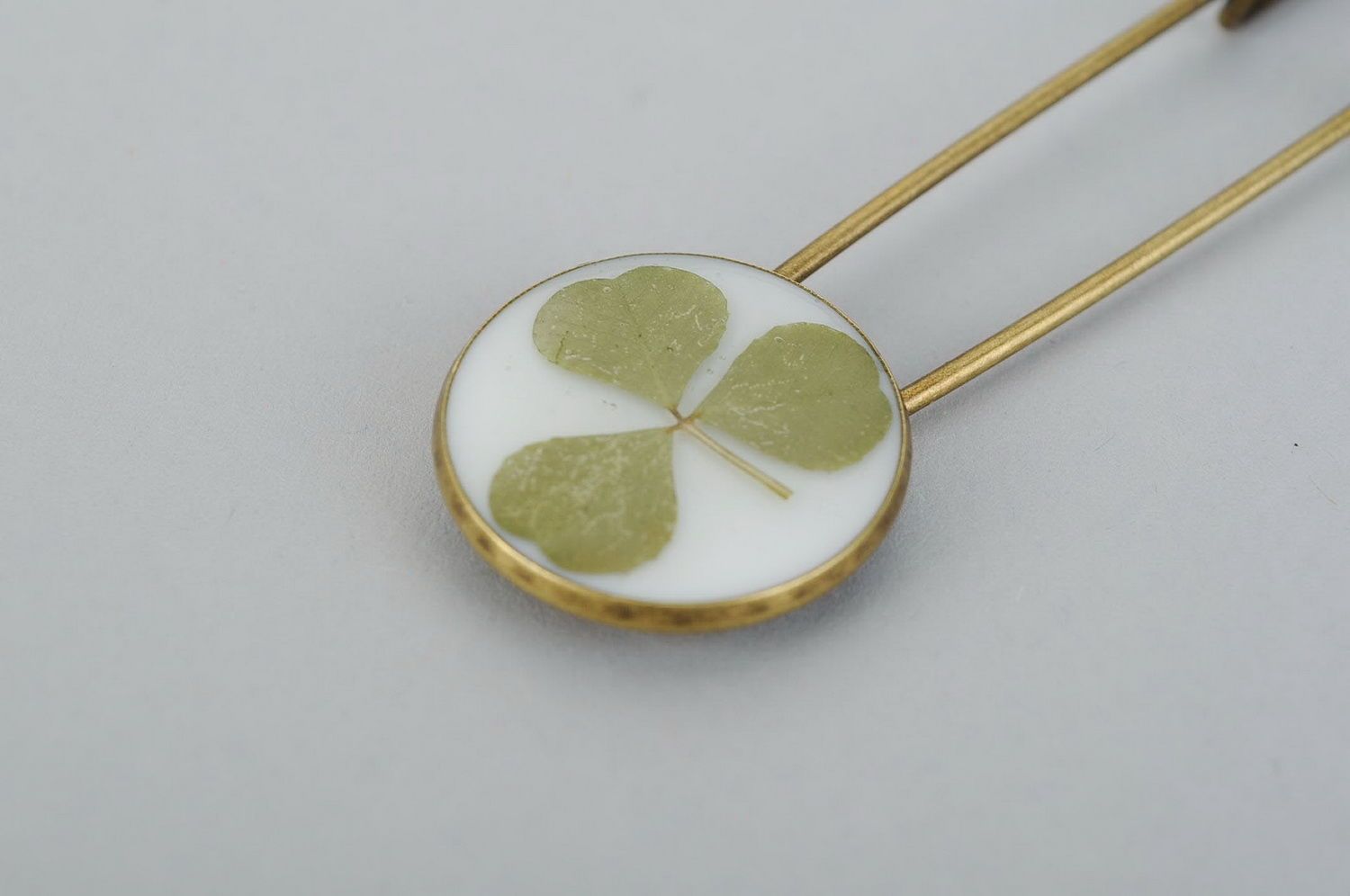 Brooch with natural leaf of clover photo 2