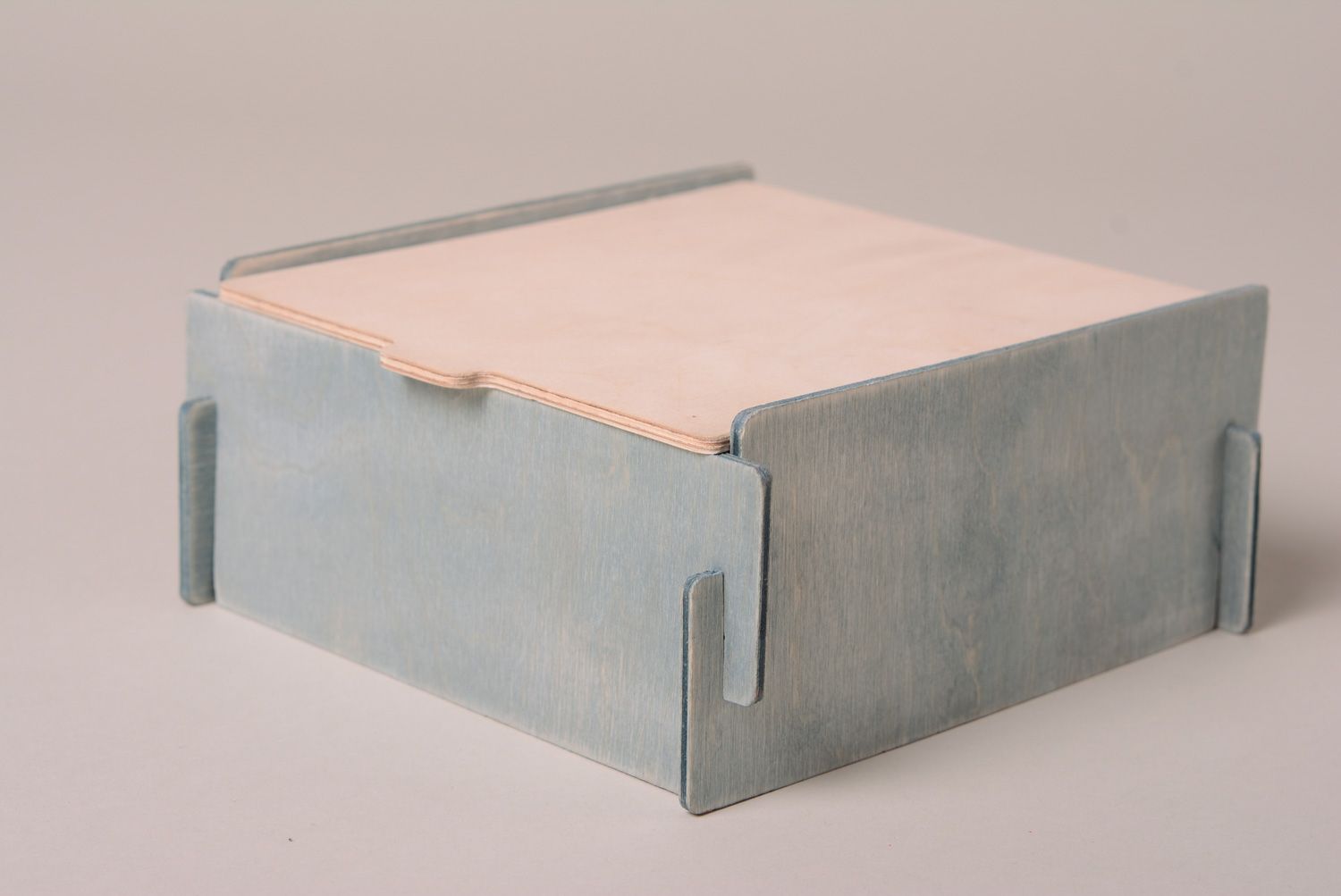 Boîte carrée en bois peinte bleue originale faite main pour petits objets photo 1