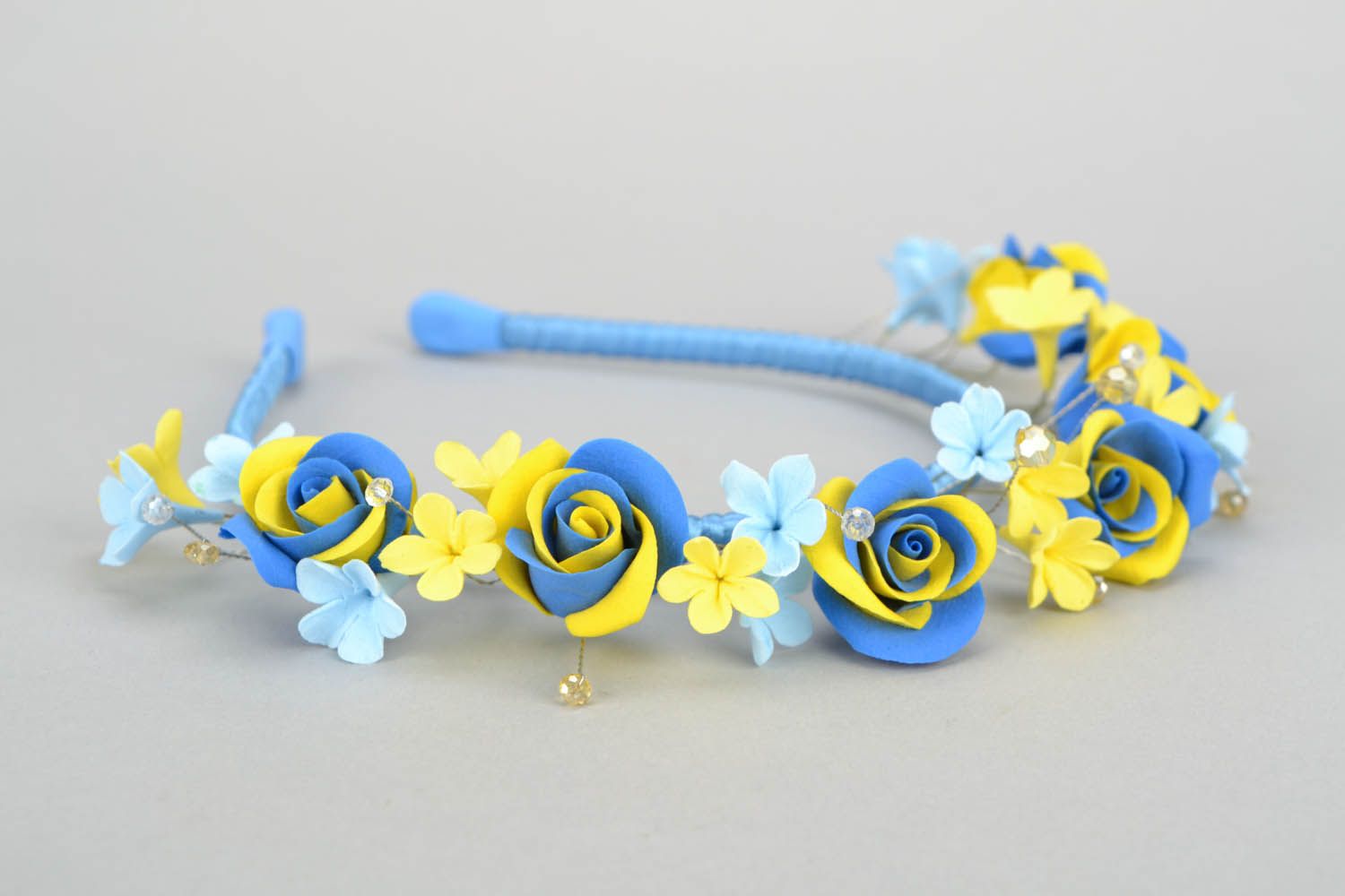 Grinalda para cabelo de flores em cores azul e amarela foto 4