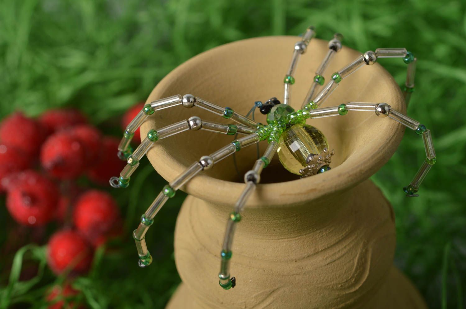 Glasperlen Deko handmade Deko Spinne in Grün Deko Figur für Interieur originell foto 1