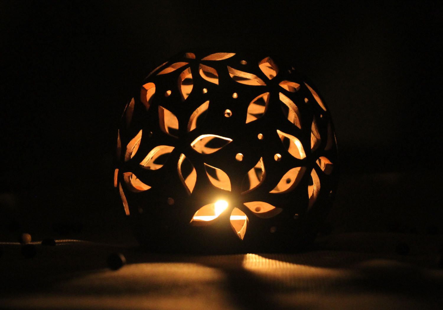 Round ceramic candlestick  photo 1