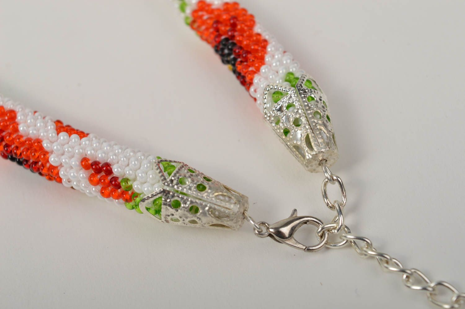 Collana tubolare di perline fatta a mano accessorio bello da donna papaveri foto 3