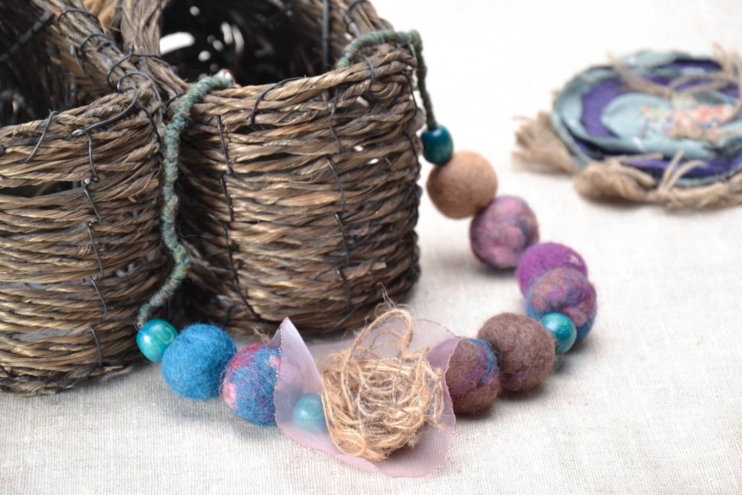 Natural wool beaded necklace photo 1