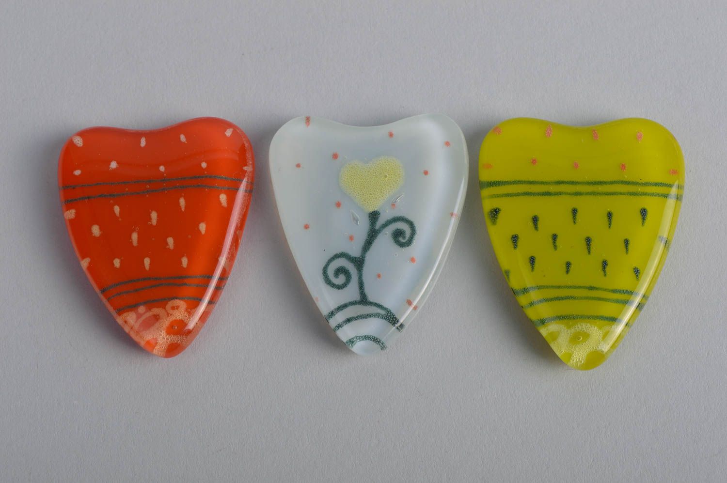 Set of 3 handmade decorative heart shaped colorful glass fridge magnets photo 2