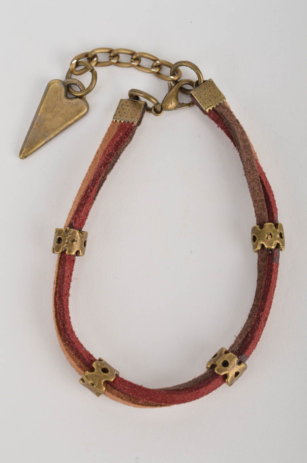 Bracelet fait main en lacet de daim et éléments métalliques accessoire marron photo 5