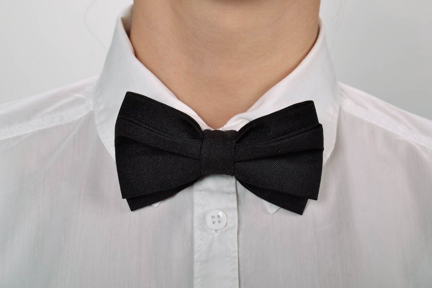 Black bow tie photo 5
