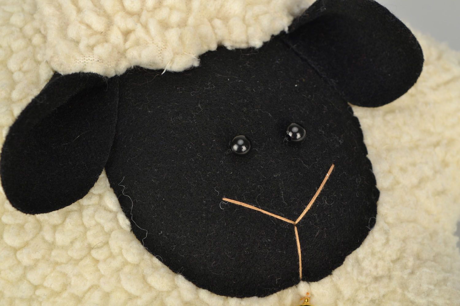 Мягкая игрушка-подушка в виде овечки фото 4