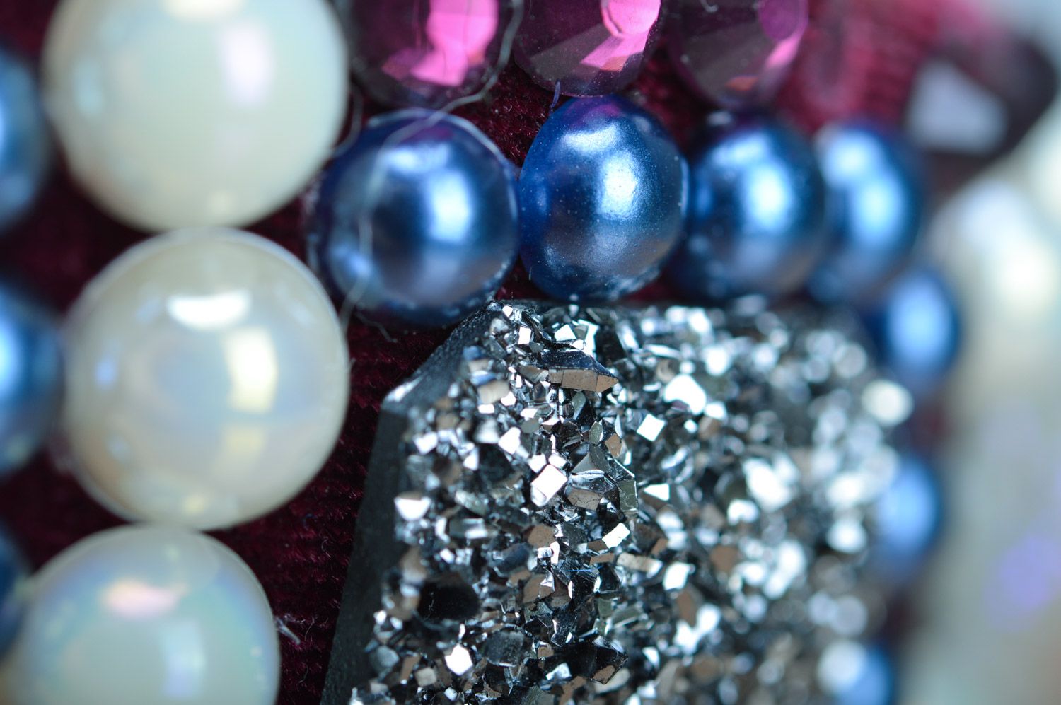 Serre-tête artisanal perles de plastique strass et fausses pierres fait main photo 2
