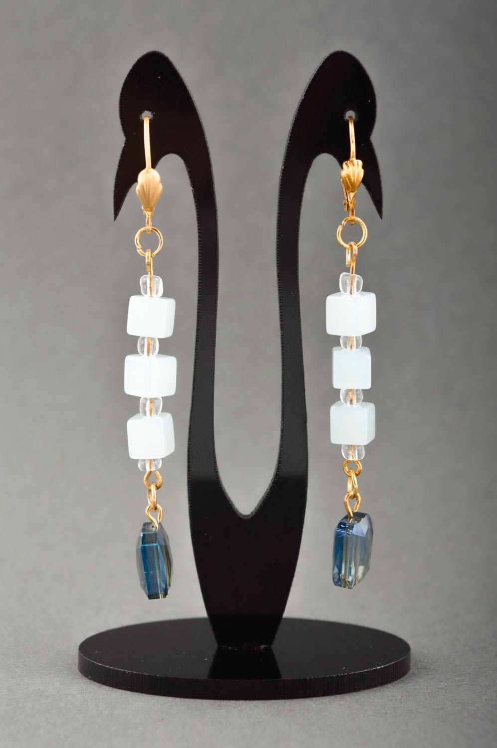 Серьги ручной работы длинные сережки с кристаллами модные серьги светлые фото 1