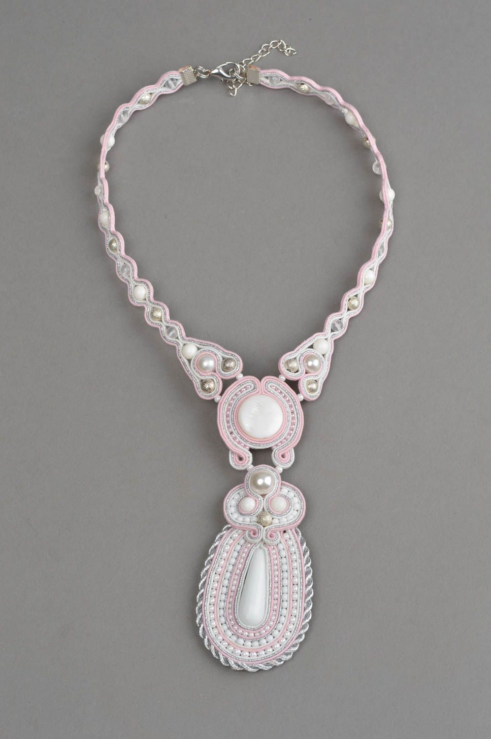 Collier en soutache fait main blanc rose avec agate et nacre bijou original photo 2