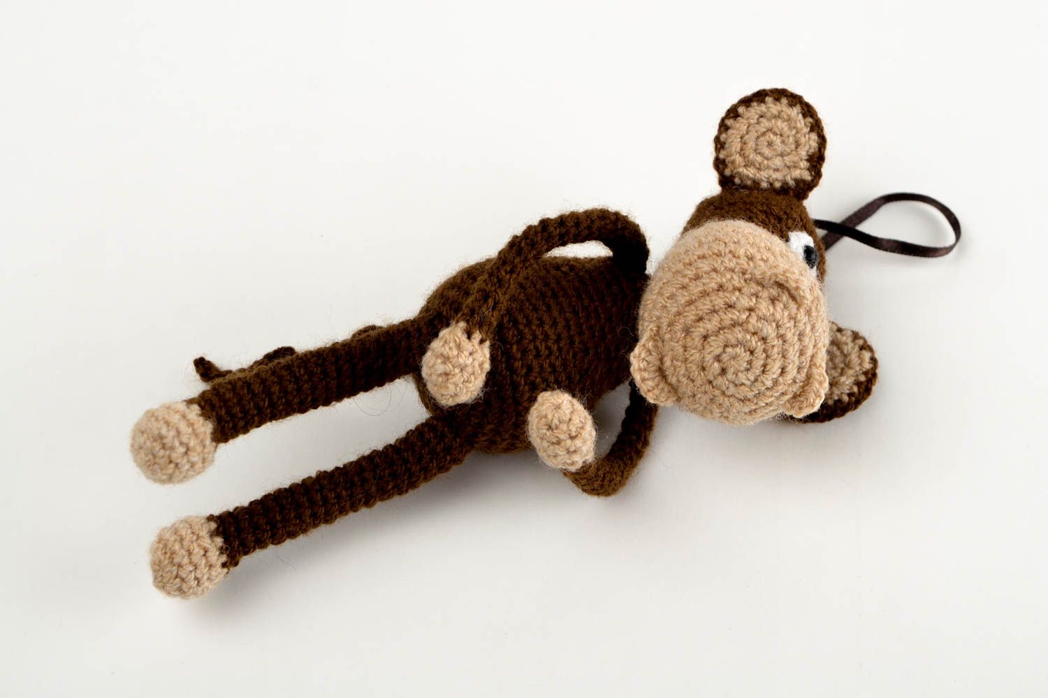 Peluche singe brun fait main Jouet au crochet à suspendre Cadeau pour enfant photo 3