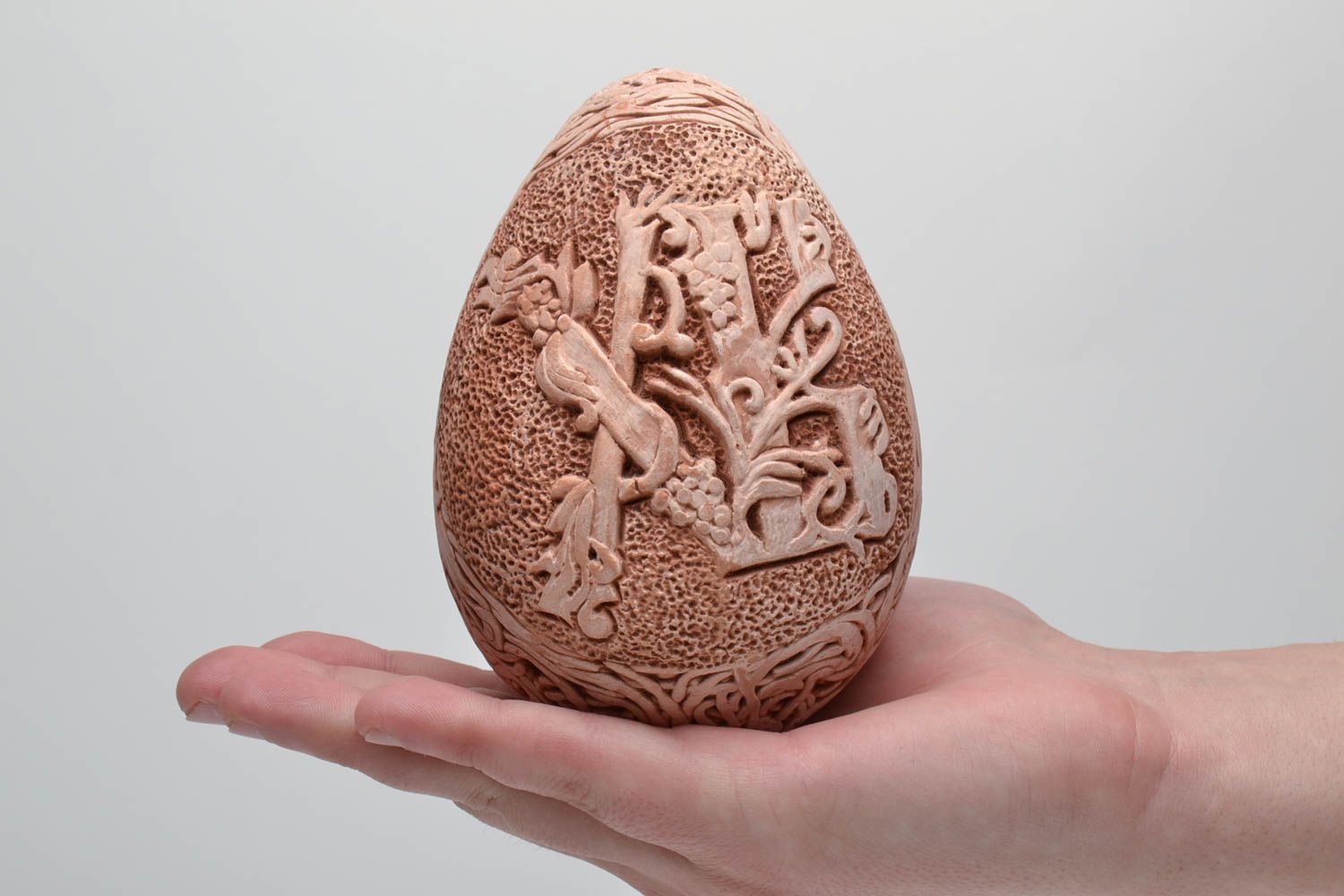 Grand œuf de Pâques en céramique avec monogrammes décoratif fait main  photo 5