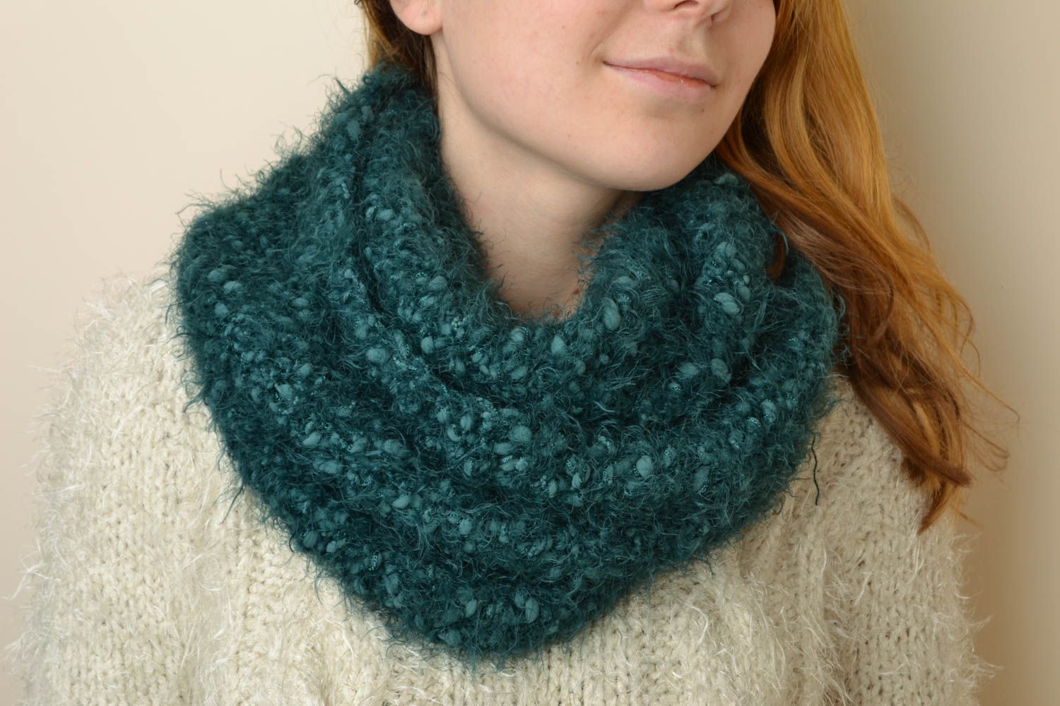 Écharpe-tube tricotée au crochet couleur émeraude photo 5