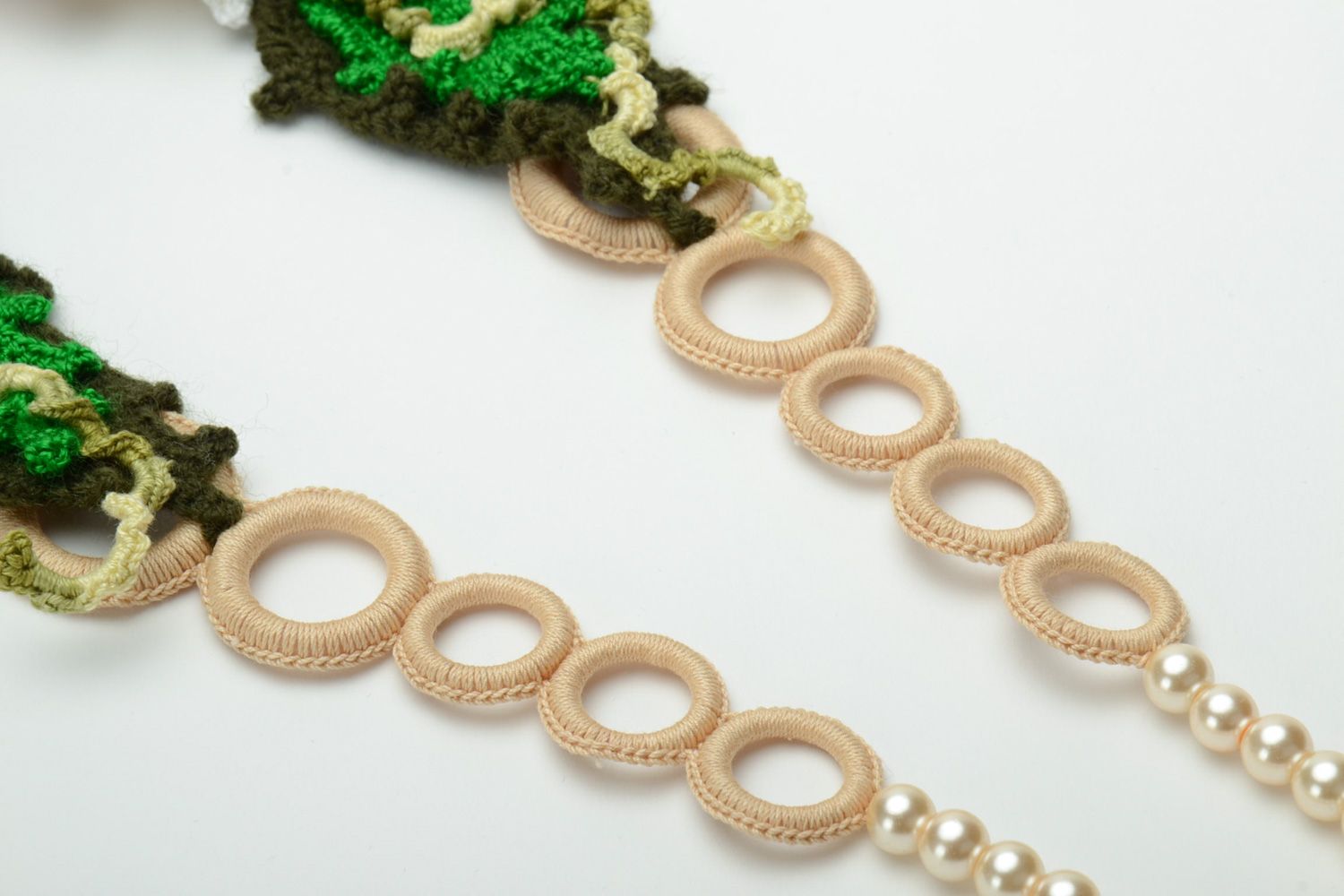 Gros collier tricoté au crochet fait main design avec fleurs des champs photo 4