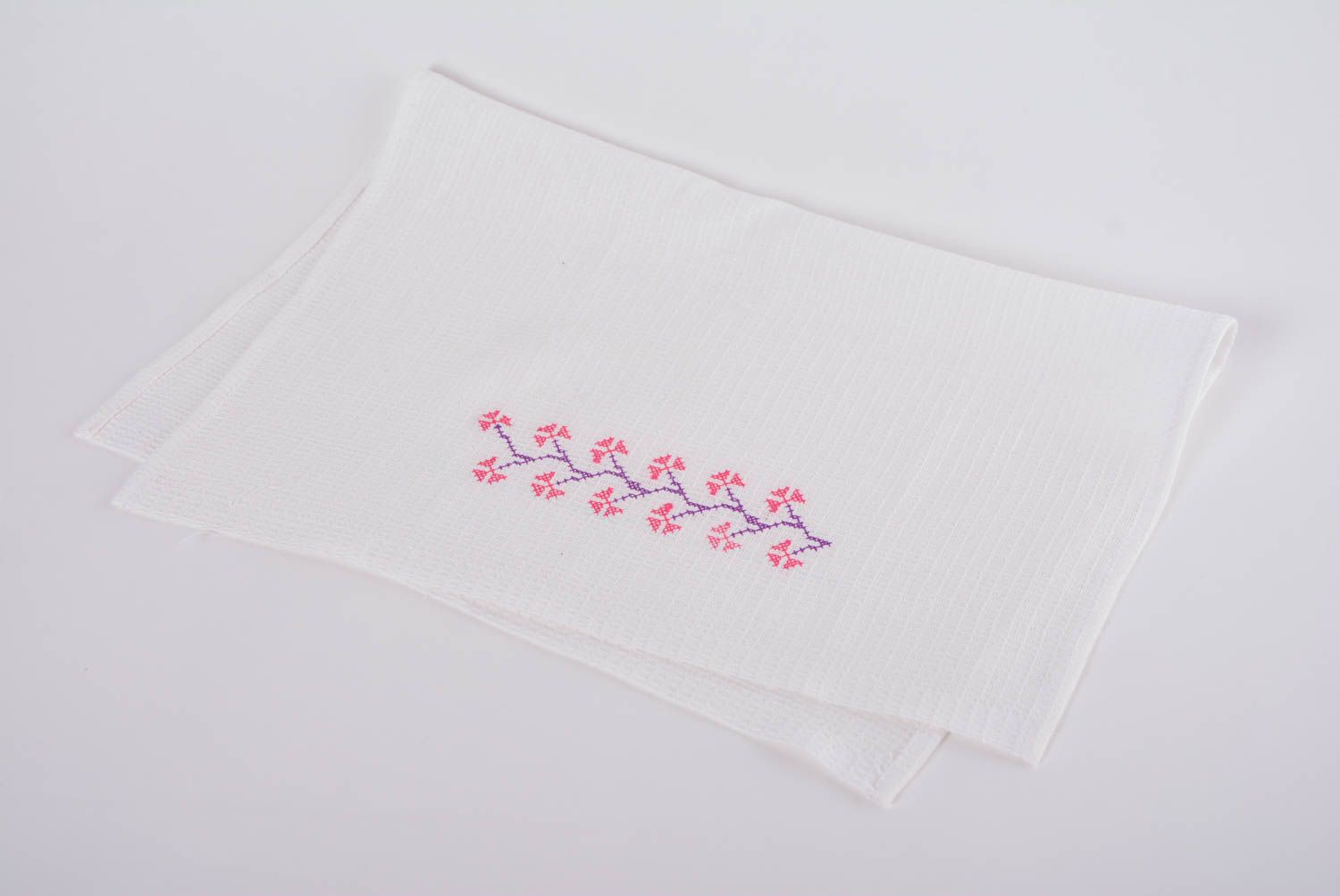 Deko Serviette mit Stickerei aus Baumwolle mit Blumen Muster handmade in Weiß  foto 2