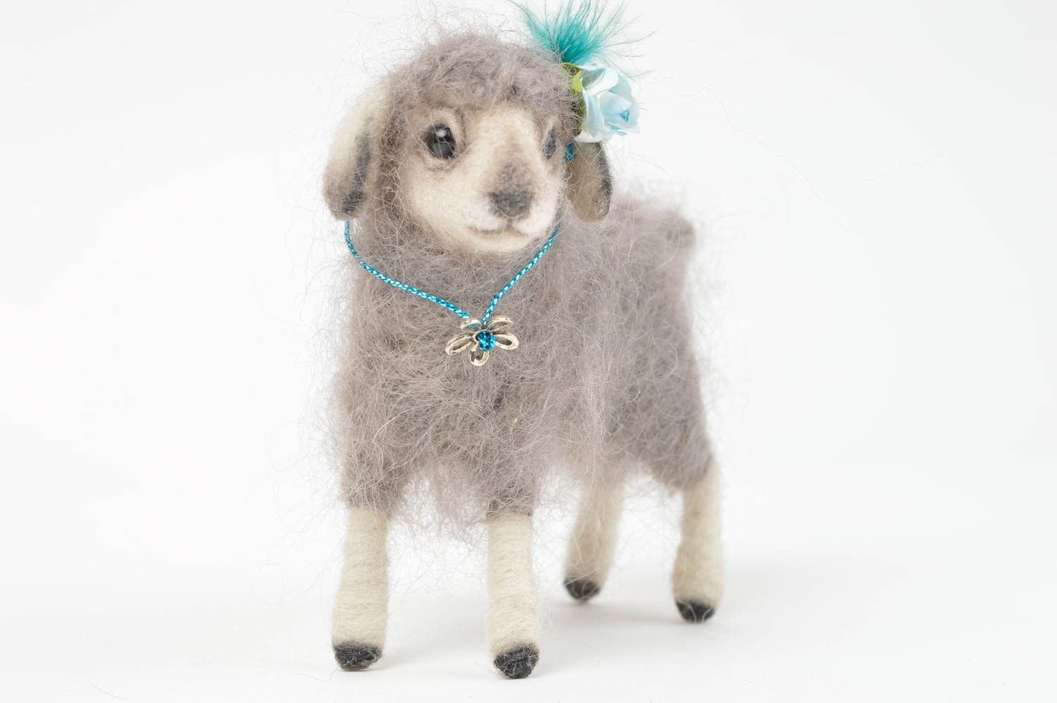 Juguete artesanal de lana natural muñeca de peluche regalo original para niño foto 2