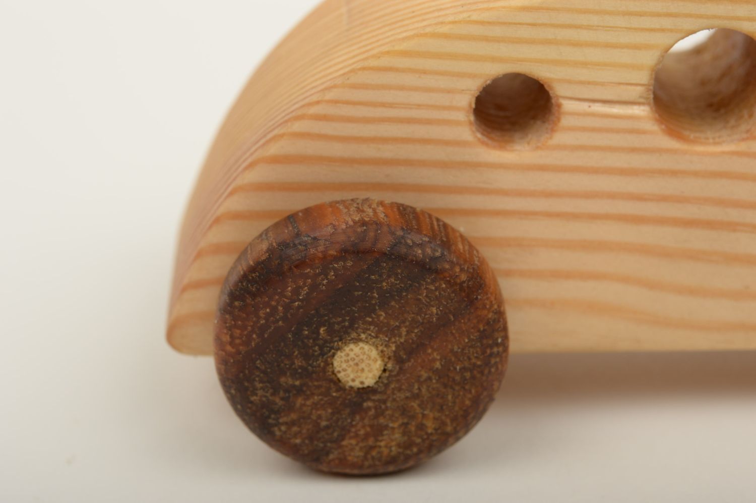 Игрушка ручной работы деревянная машинка игрушка из дерева красивая детская фото 4