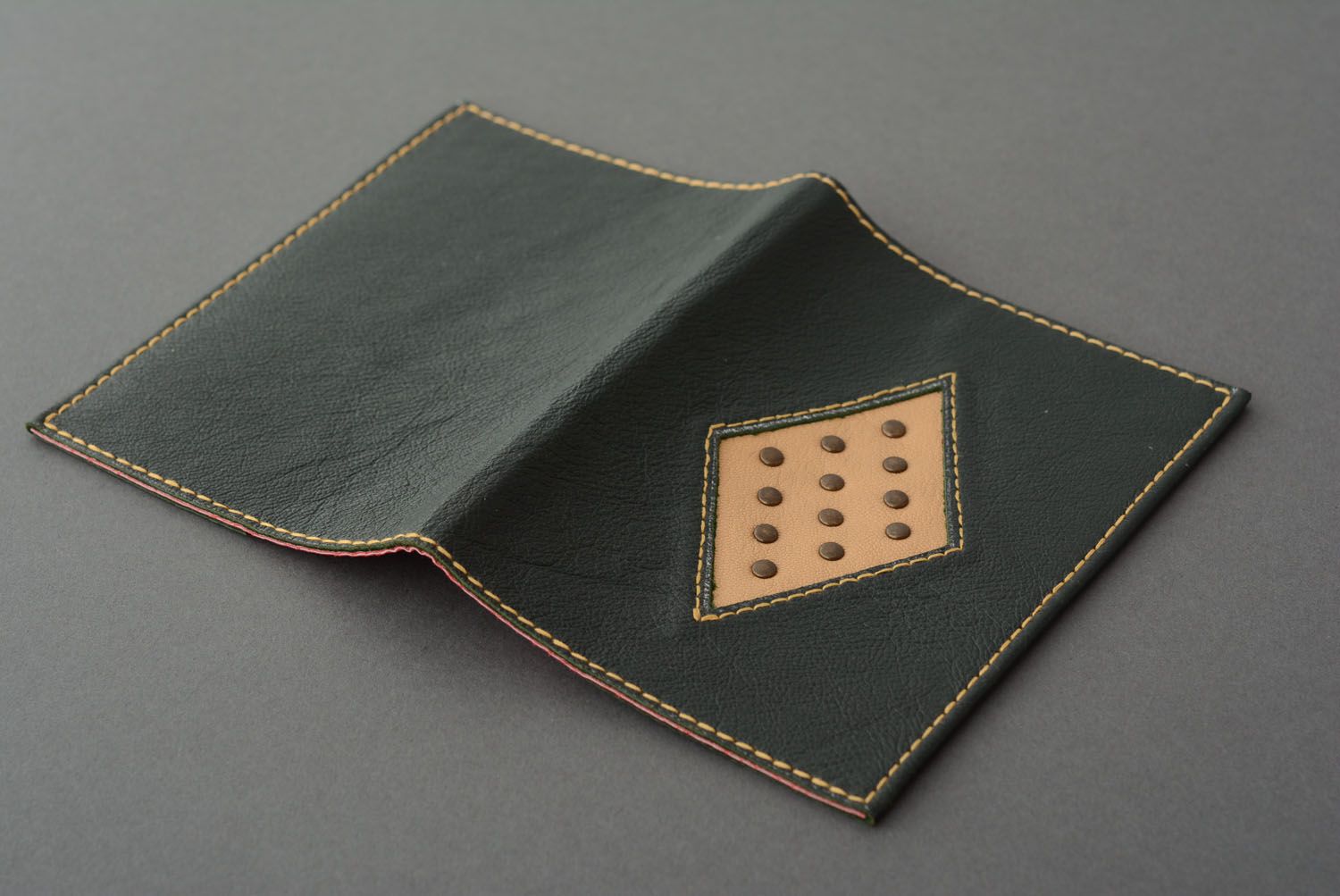 Capa para passaporte de couro feita à mão  foto 4