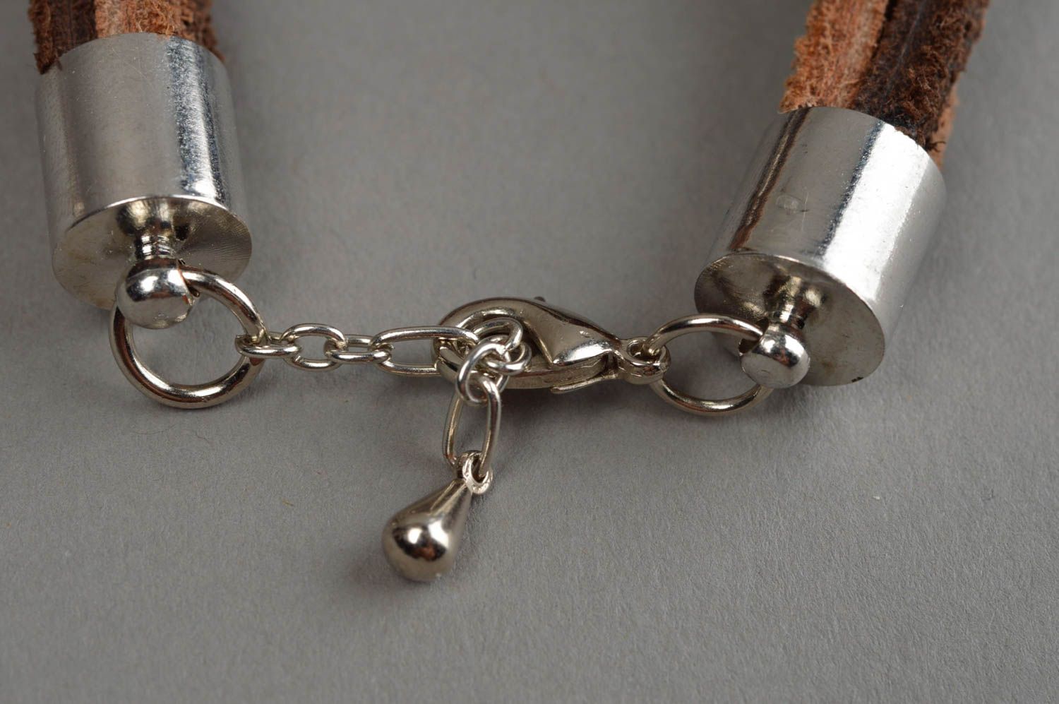 Bracelet en cuir fait main avec breloque lion accessoire multirang original photo 9