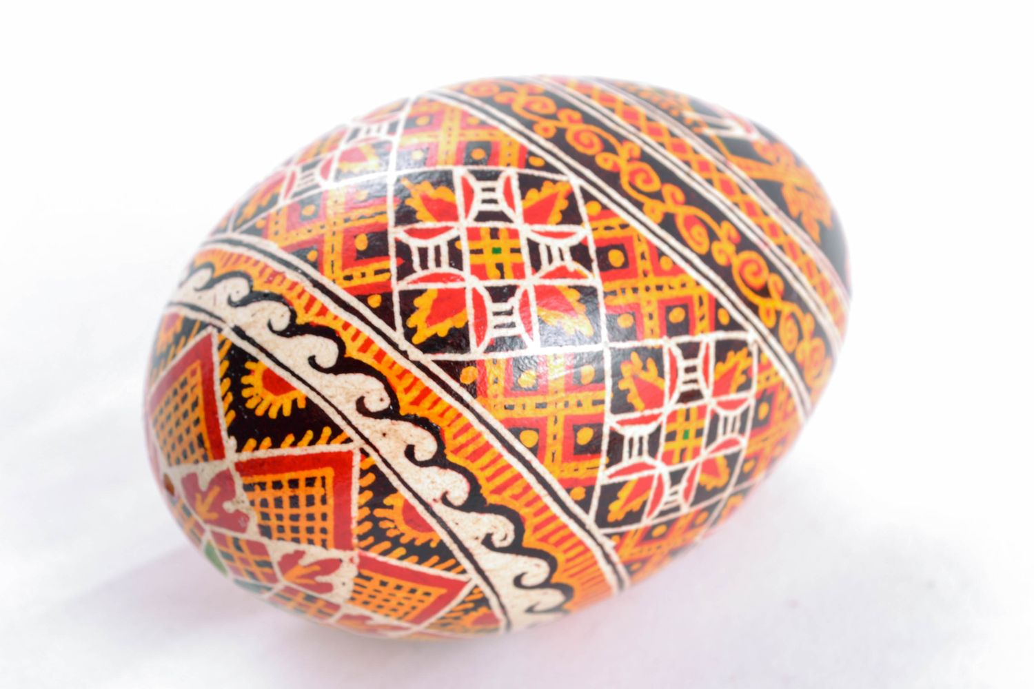 Bemaltes Osterei handmade mit asymmetrischen Mustern foto 3