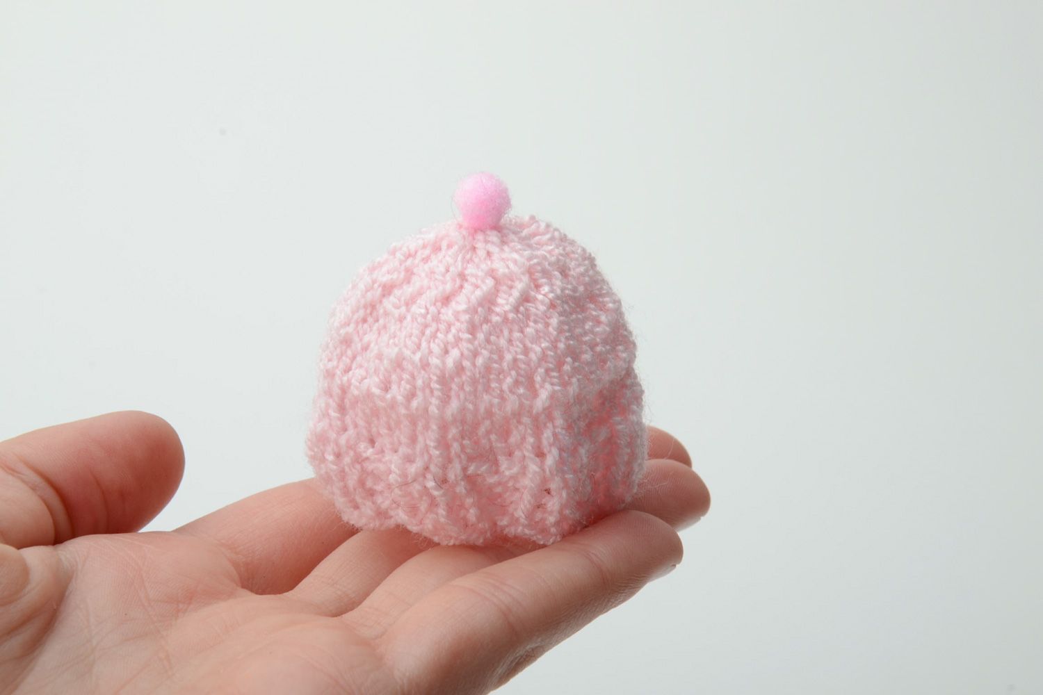 Couvre-oeuf tricoté pour Pâques fait main rose en fils acryliques et cotonniers photo 5