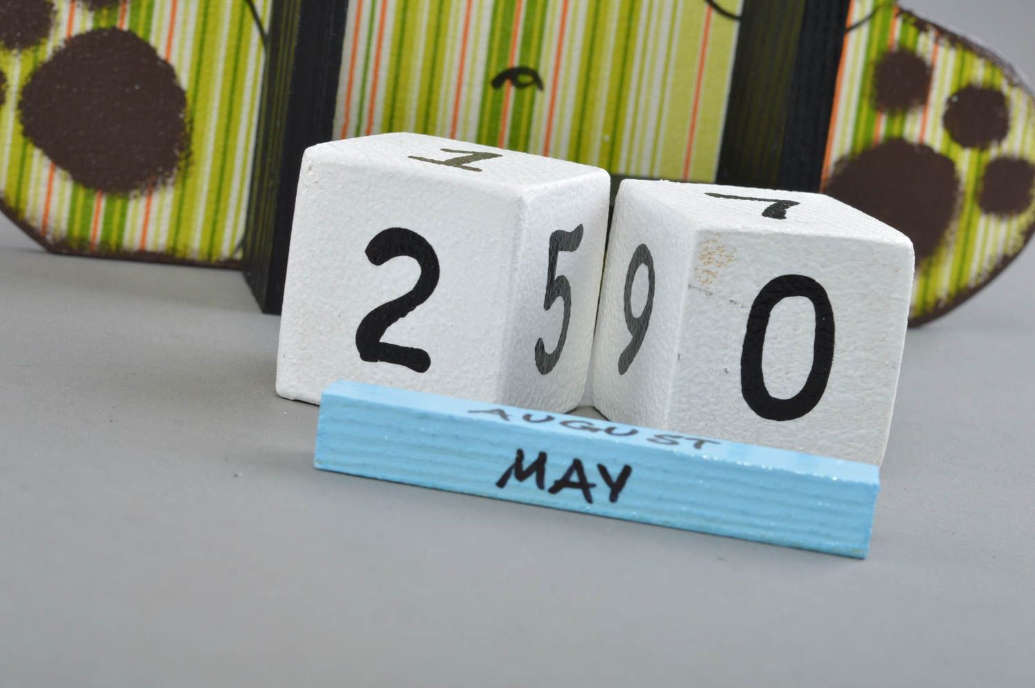 Grüner Holz Tischkalender für Kinder in Form von Bären für 4 Monate handmade foto 4