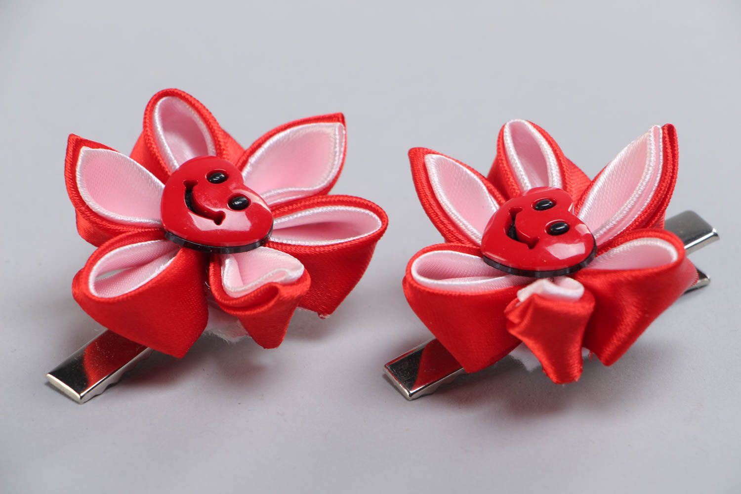 Set of 2 handmade decorative hair clips with red and pink kanzashi flowers  photo 3