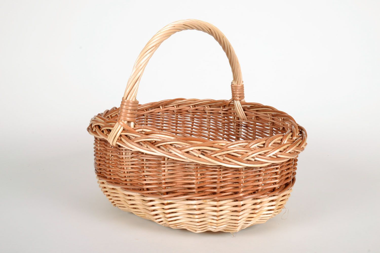 Wicker basket with handle photo 3